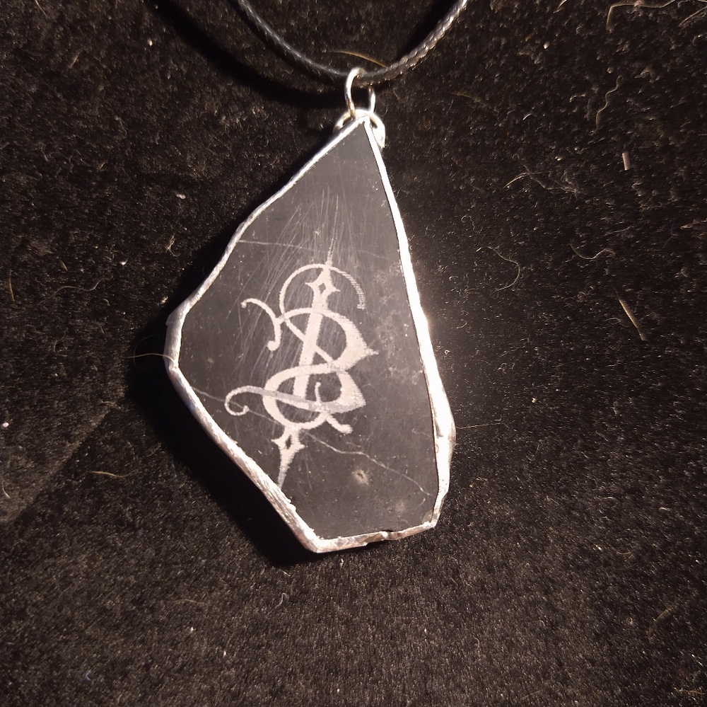 Marble Skinny Puppy pendant - Picture 2 of 3